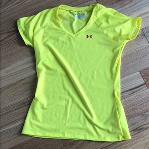 UA Semi Fitted Vneck XS